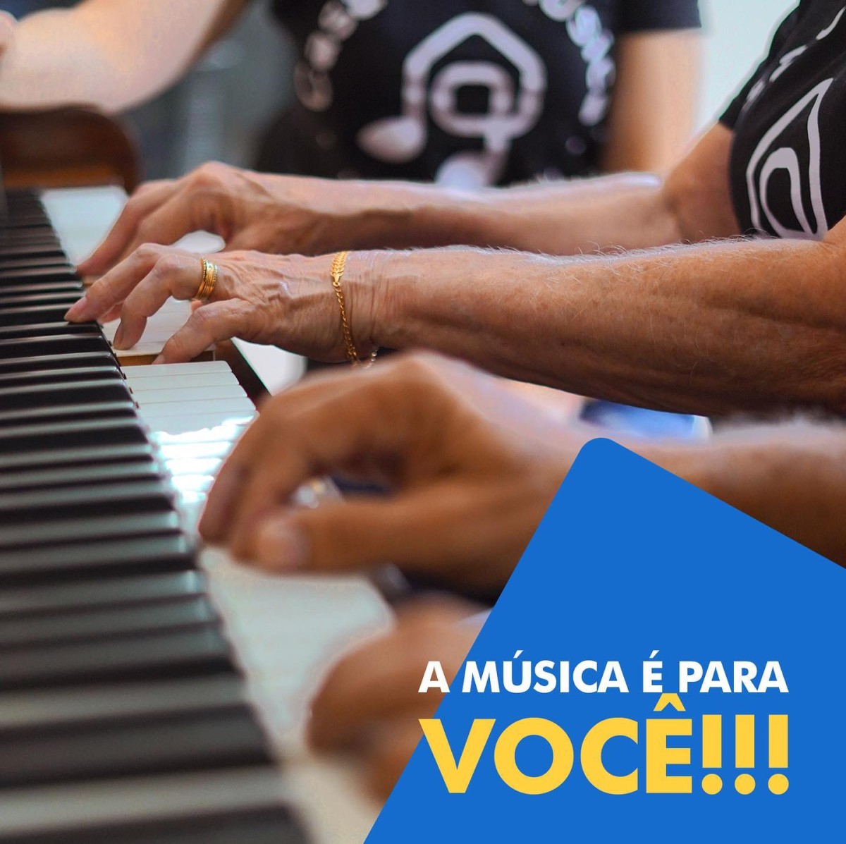 Como Tocar Parabéns a Você com Melodia e Acompanhamento (Aula de Música  Infantil) 